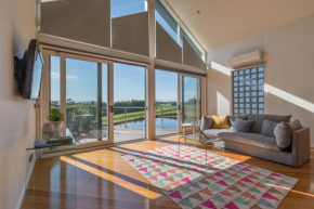 Гостиница Seville Estate  Севилл
